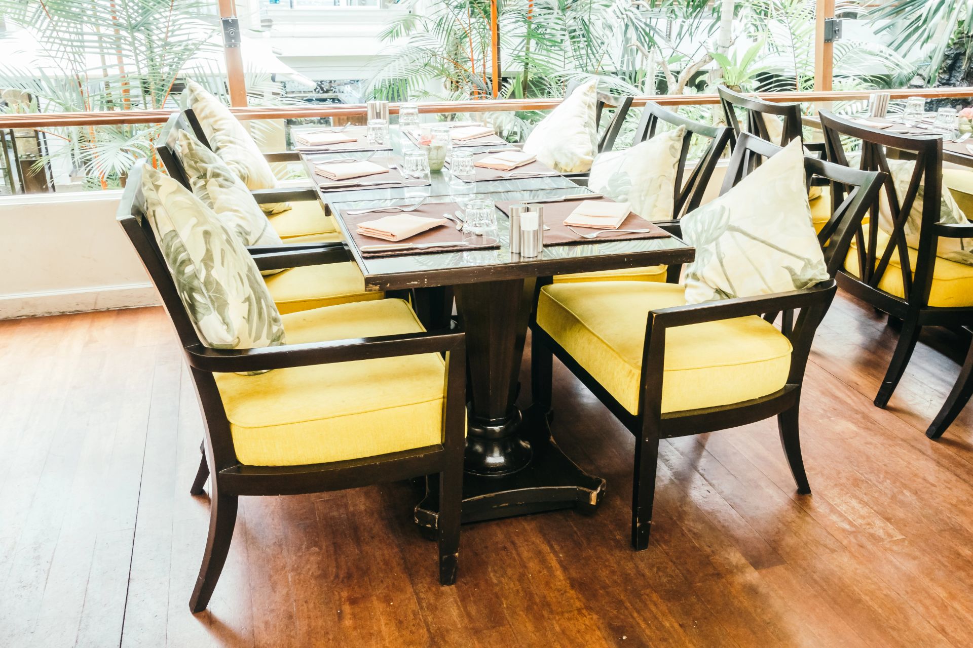 How to Arrange Tables and Chairs for Maximum Guest Flow