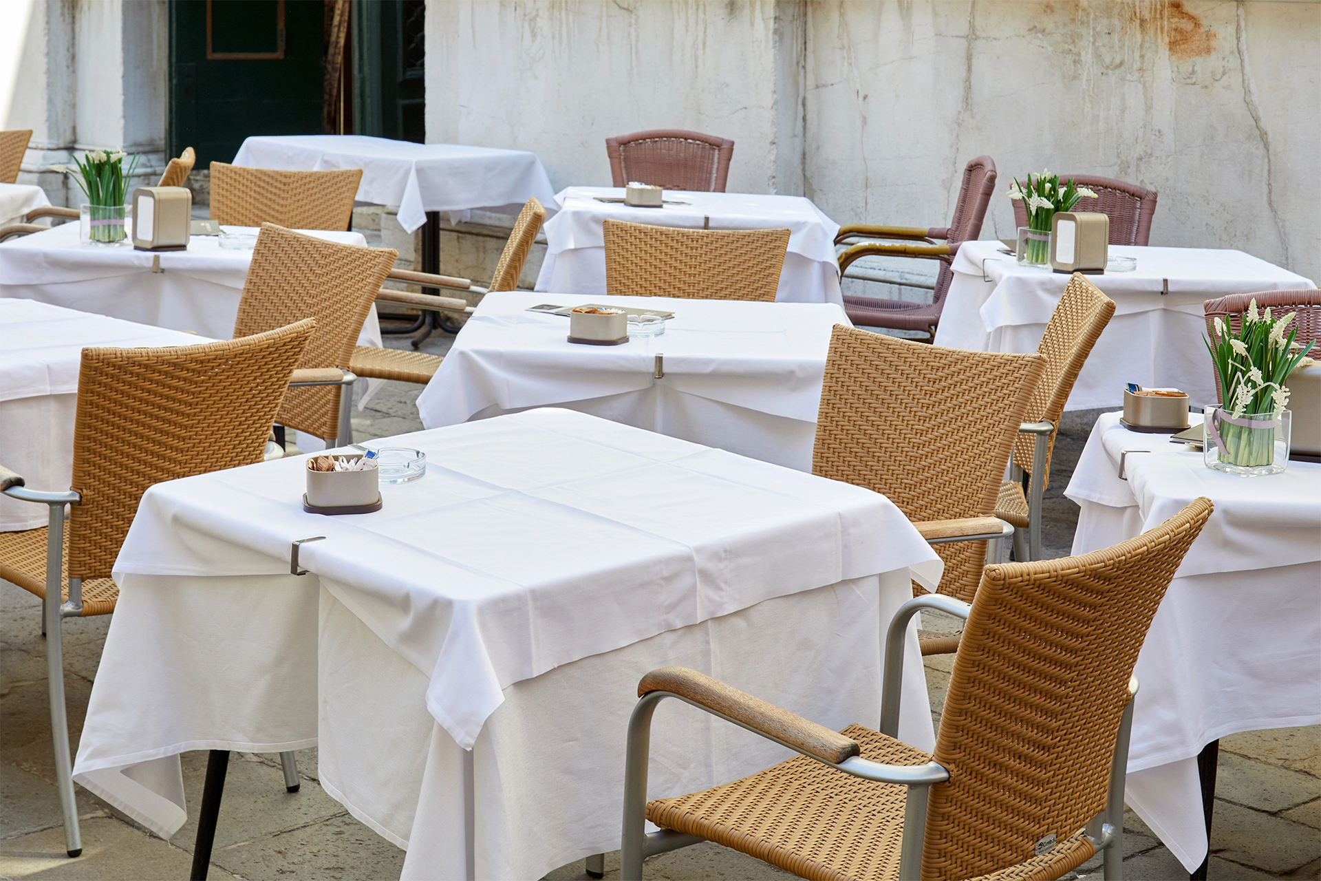 Best Places to Rent Tables and Chairs in NYC