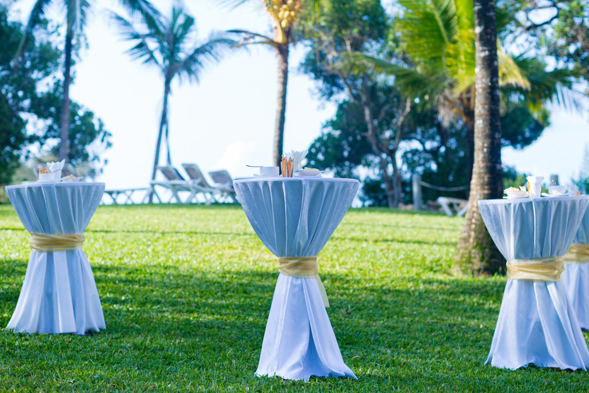 4 Cocktail Table Heights and Which One Your Event Needs
