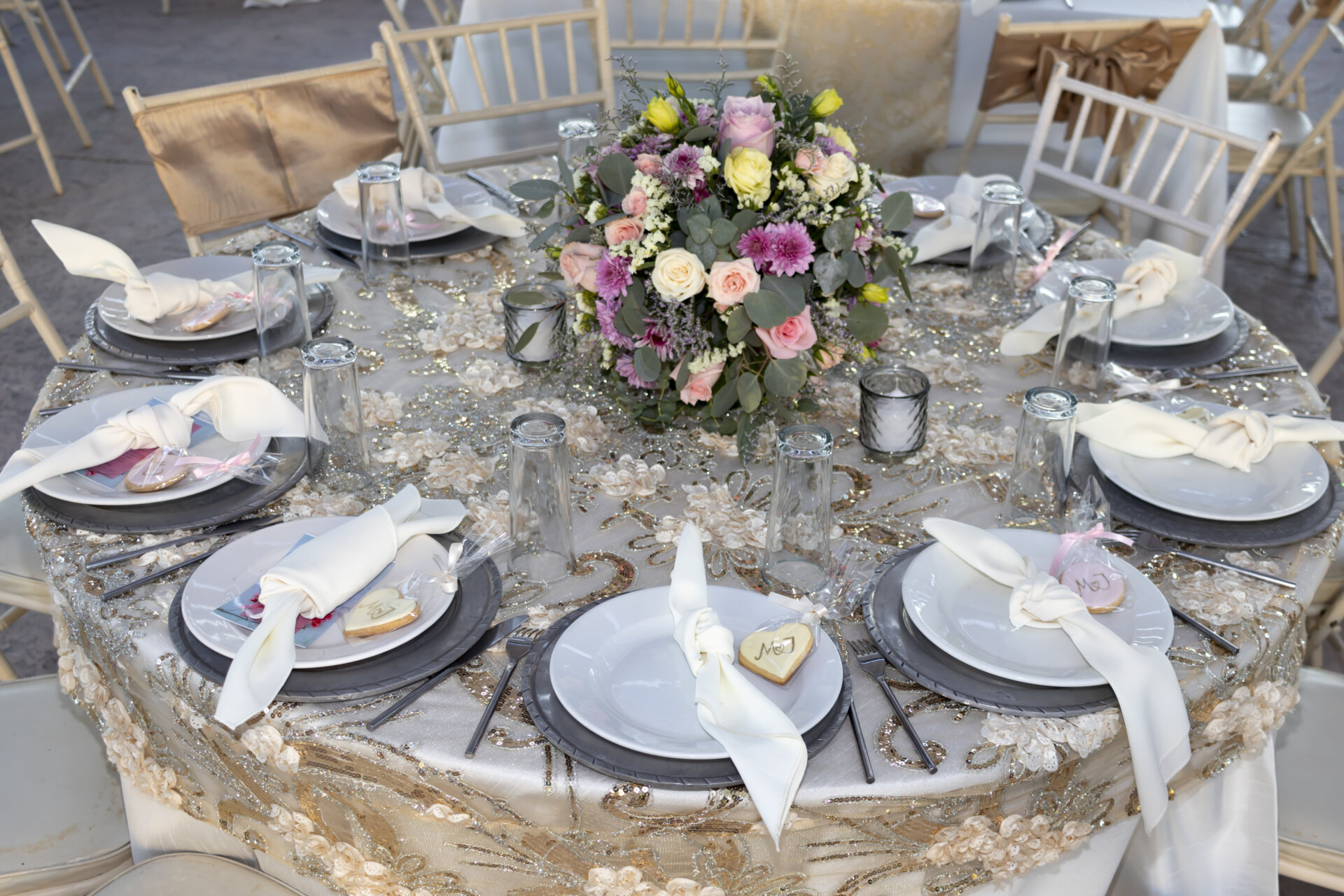Sweetheart Table vs Head Table, 6 Factors That Decide It