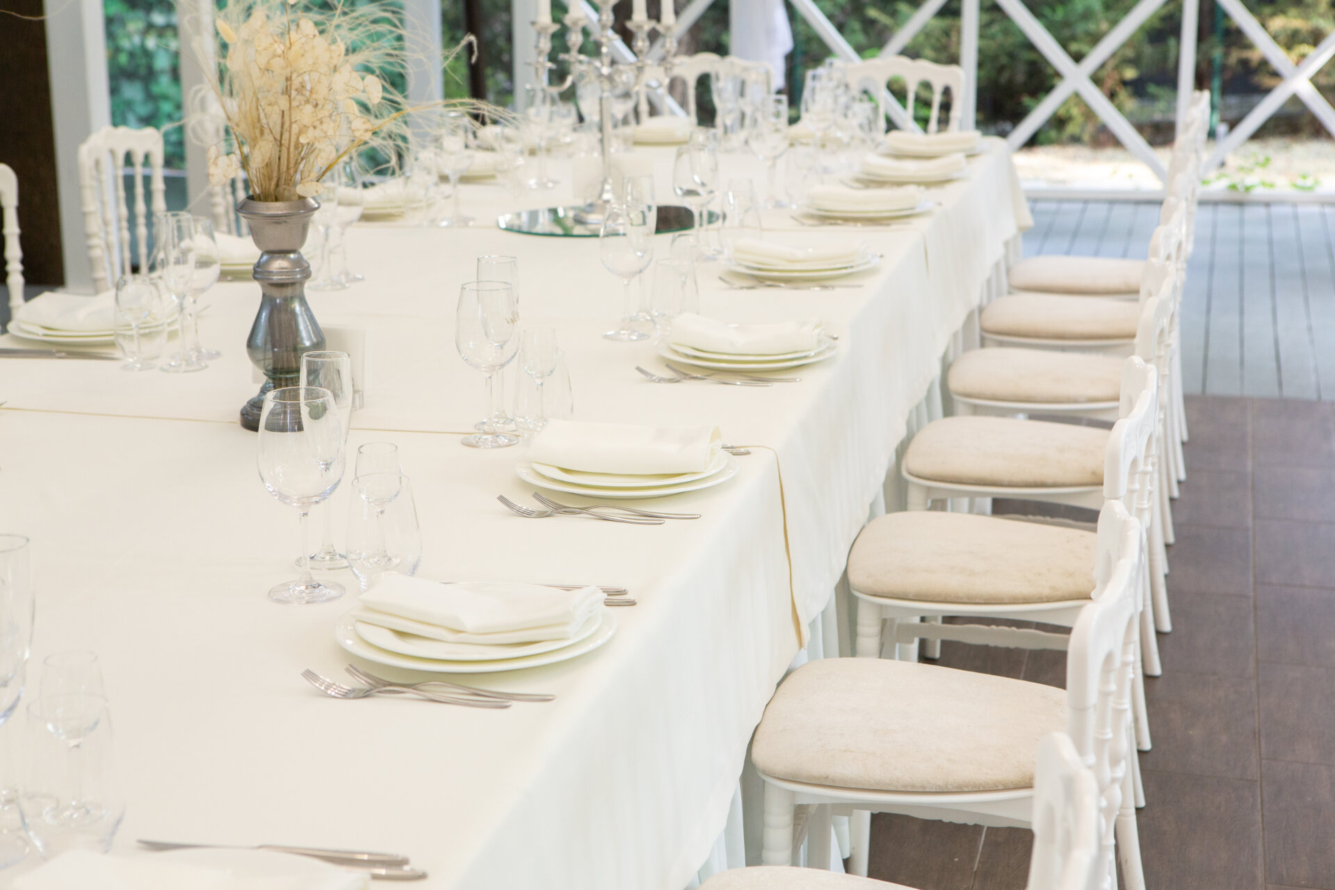 What Size Tablecloth for an 8-Foot Rectangle Table?