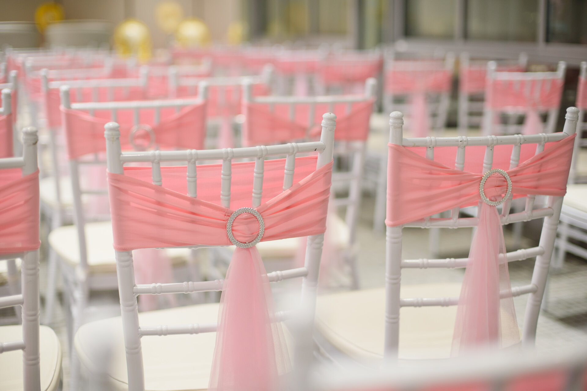 How to Tell If Chair Sashes Are Outdated for Your Wedding